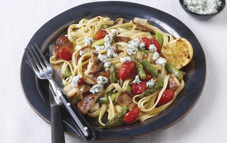 Fettuccine com Aspargos Grelhados e Shiitake