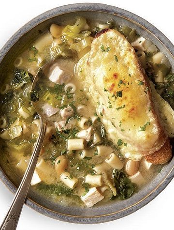 Sopa de Peru com Escarola e Feijao Branco