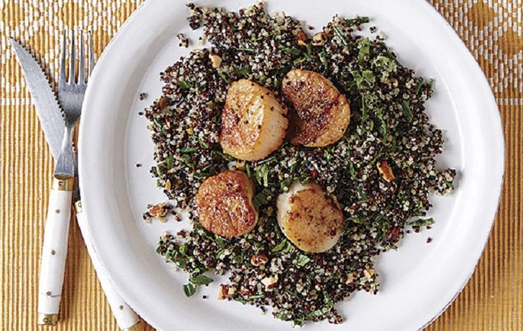 Vieiras Seladas com Quinoa Cítrica e Ervas