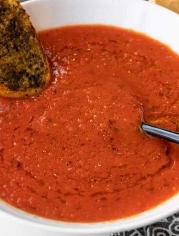 Sopa de Tomate e Pimenta Vermelha Assada