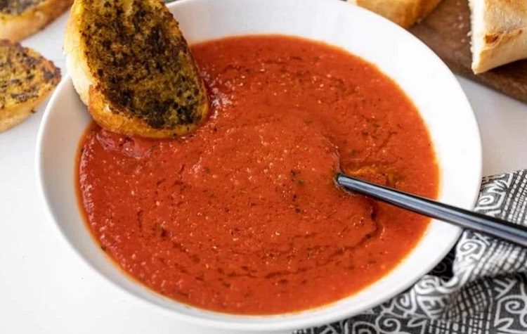 Sopa de Tomate e Pimenta Vermelha Assada