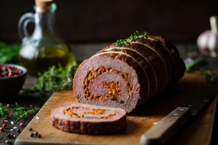 Rocambole de Carne Moída Recheado e Suculento